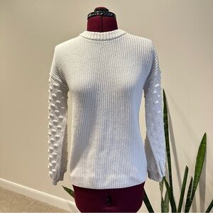 XL 160 Arshiner White Sweater with Textured Sleeves